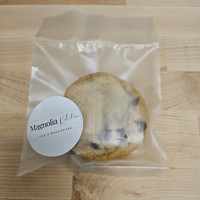 <p><span data-mce-fragment="1">Indulge in the decadence of <strong>Magnolia Kitchen's</strong> <strong>Chocolate Chip New York Style Cookies at Fresh Harvest Market</strong>. Baked to perfection with rich chocolate chips in a unique, skyscraper-tall New York-style, these cookies are a sweet celebration for any occasion. Immerse yourself in the comforting aroma and taste of these timeless treats, perfect for satisfying sweet cravings and creating moments of pure joy.</span></p>
<p><strong>Ingredients:</strong> Flour, sugar, molasses, egg, vanilla, salt, baking soda, butter, dark chocolate chips. Contains wheat.<br></p>