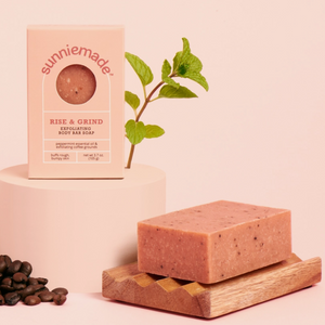 <p><span data-mce-fragment="1">Give your skin a wake-up call with energizing peppermint and exfoliating spent coffee grounds. Great for rough patches, elbows, and feet. </span></p>
<p><span data-mce-fragment="1">? Pure therapeutic-grade peppermint essential oil </span></p>
<p><span data-mce-fragment="1">☕ Exfoliating coffee grounds </span></p>
<p><span data-mce-fragment="1">✨ Detoxifying rose clay </span></p>
<p><span data-mce-fragment="1">? Moisturizing plant-based oils </span></p>
<p><span data-mce-fragment="1">? No artificial fragrances or dyes, animal cruelty, animal products, parabens, or phthalates </span></p>
<p><span data-mce-fragment="1">? Plastic-free with recyclable and compostable packaging </span></p>
<p><span data-mce-fragment="1">● Weight: 3.7 ounces </span></p>
<p><span data-mce-fragment="1">● Dimensions: 3.25” X 2.0” x 1.125” </span></p>
<p><span data-mce-fragment="1">● Exfoliation: High Grit</span></p>
<p><span data-mce-fragment="1">Please note that the color and texture of our natural, handmade products may vary slightly. </span></p>
<p><strong>Good For: </strong></p>
<p><span data-mce-fragment="1">· keratosis pilaris—bumps on back of arms and thighs </span></p>
<p><span data-mce-fragment="1">· rough elbows, knees, and heels </span></p>
<p><span data-mce-fragment="1">· areas prone to ingrown hair </span></p>
<p><span data-mce-fragment="1">· buffing away stubborn waterproof sunscreen </span></p>
<p><span data-mce-fragment="1">· prepping skin for sunless tan products </span></p>
<p><span data-mce-fragment="1">· strawberry skin—discoloration of hair follicles, especially on legs </span></p>
<p><strong>Not Good For: </strong></p>
<p><span data-mce-fragment="1">· sensitive skin </span></p>
<p><span data-mce-fragment="1">· sunburned skin </span></p>
<p><span data-mce-fragment="1">· irritated skin </span></p>
<p><span data-mce-fragment="1">· active breakouts</span></p>