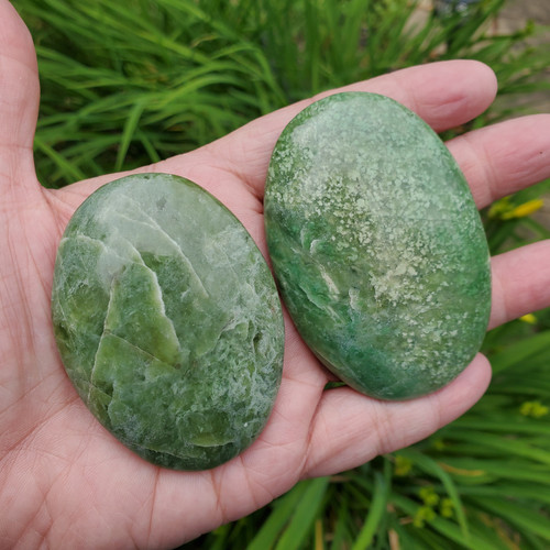 Green Garnet palm stones