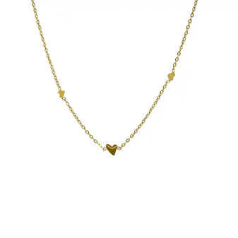 This subtle necklace is perfect for everyday wear. It features a fine chain adorned with three heart charms—one in the middle and two smaller ones—all with a stunning 18K gold-plated finish.