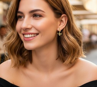 A model wearing bee-shaped drop earrings, a charming and elegant pair of earrings with a beautiful bee-shaped pendant, made of 18-karat gold-plated stainless steel.