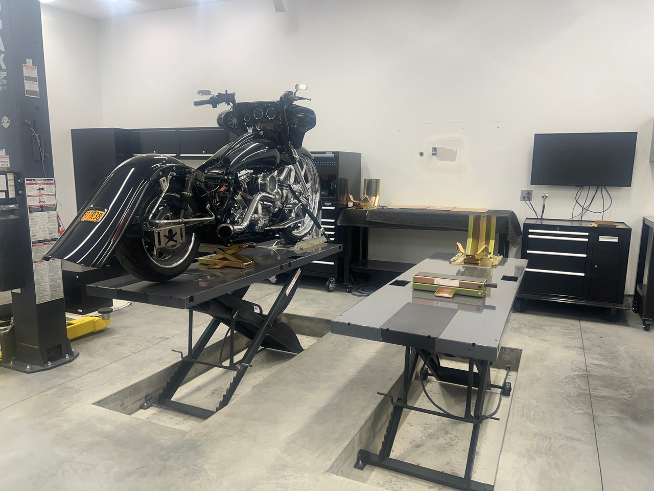 HMC 30"x90" Motorcycle Lift - Double Cylinder (DCSL-3090)