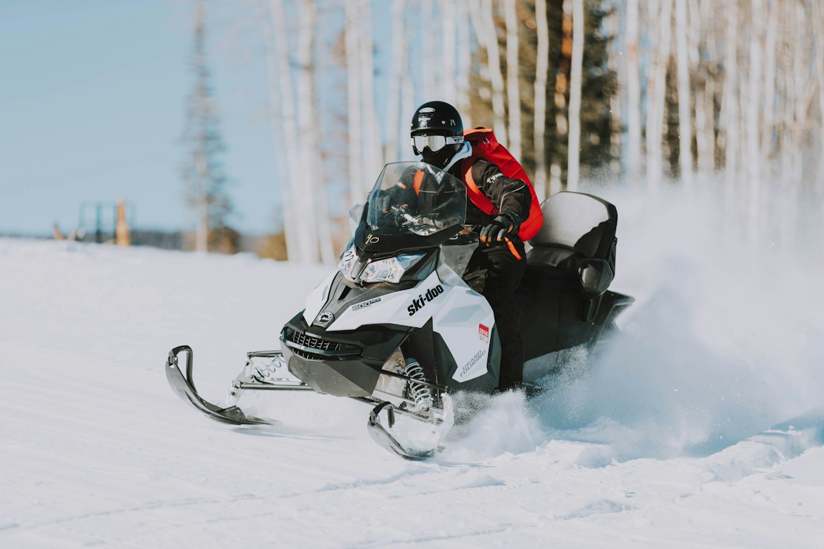 Snowmobile carving through snow
