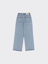 Contrasting frayed jeans