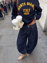 Barrel jeans with pleats