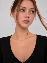 V-neck long-sleeve t-shirt black