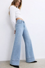 Wide-Leg Jeans with Contrast Back Pockets