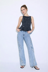 Jeans with wavy studs