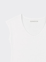 Basic fitted crop t-shirt with V-neck white