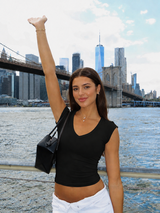 Basic fitted crop t-shirt with V-neck black