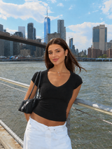 Basic fitted crop t-shirt with V-neck black