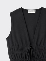 Pleated top with ties in front black