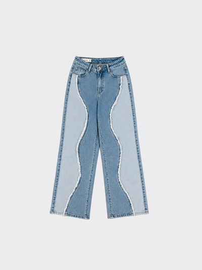 Contrasting frayed jeans