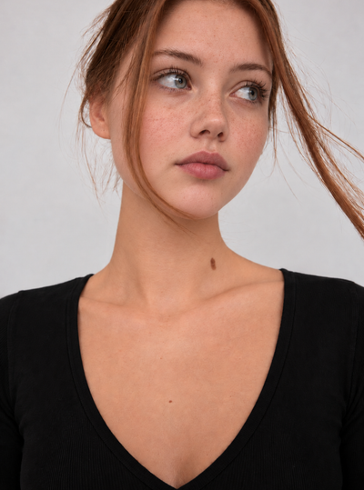 V-neck long-sleeve t-shirt black