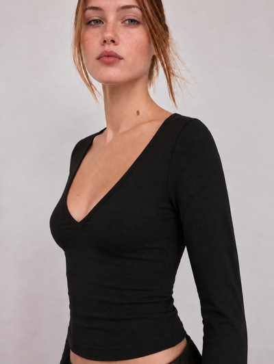 V-neck long-sleeve t-shirt black
