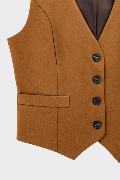 Short buttoned waistcoat camel