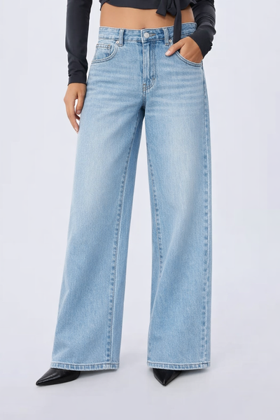 Straight jeans with stars at the back