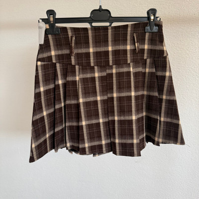 Falda corta con estampado de cuadros