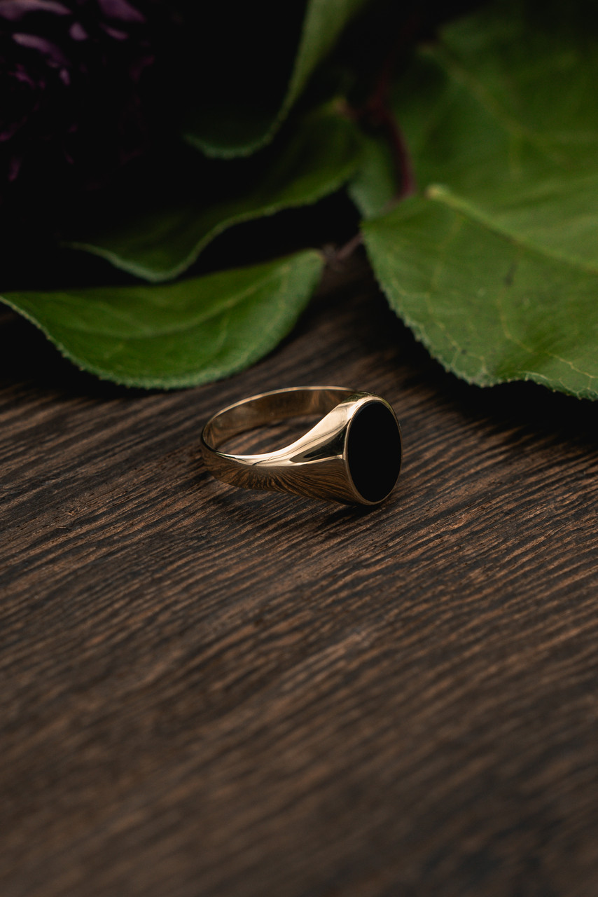 14kt Oval Black Onyx Signet Ring | Sophisticated Elegance | Torres