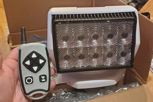 E110-WWG0-1 TecNiq 10 LED 360° Ultra Spotlight with Remote