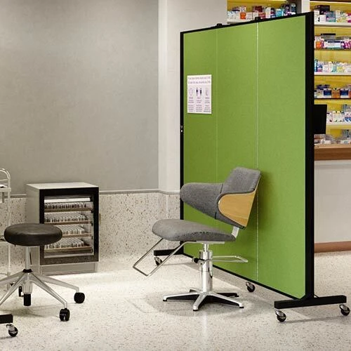 privacy divider in between clinic stations