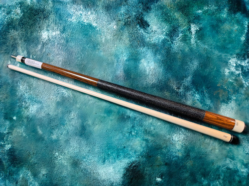 Giuli CG3 bacote custom pool cue with Irish linen wrap and matching shaft full view.

