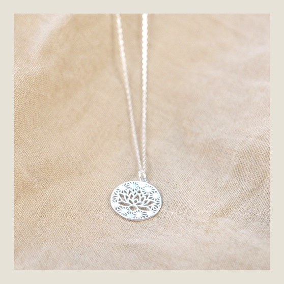 Collar Medalla Mantra