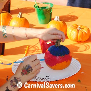 painting-pumpkins-on-paper-plates.jpg