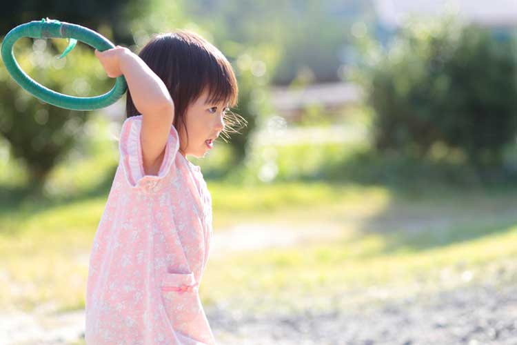 toddler-tossing-ring-for-carnival-game.jpg