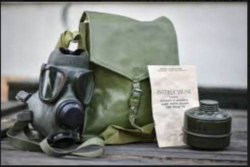 HUNGARIAN M74 GAS MASK W/FILTER & BAG LIKE NEW