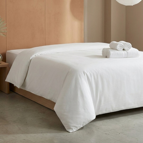 cotton-rich-duvet-cover-on-bed-white-hotel-bedding-130-thread-count