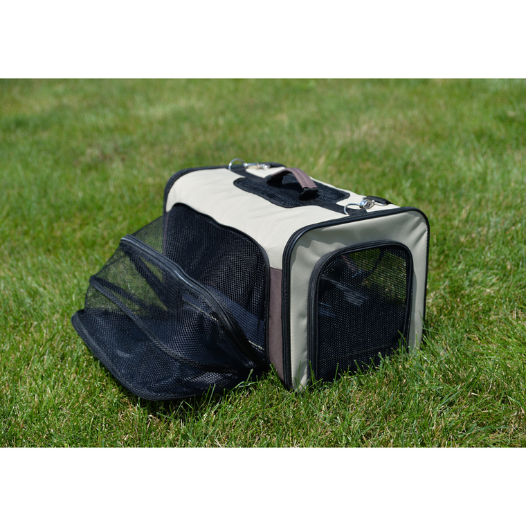 AeroMark International Inc Armarkat AirlIne Approved Pet Carrier Soft Sided Pet Carrier