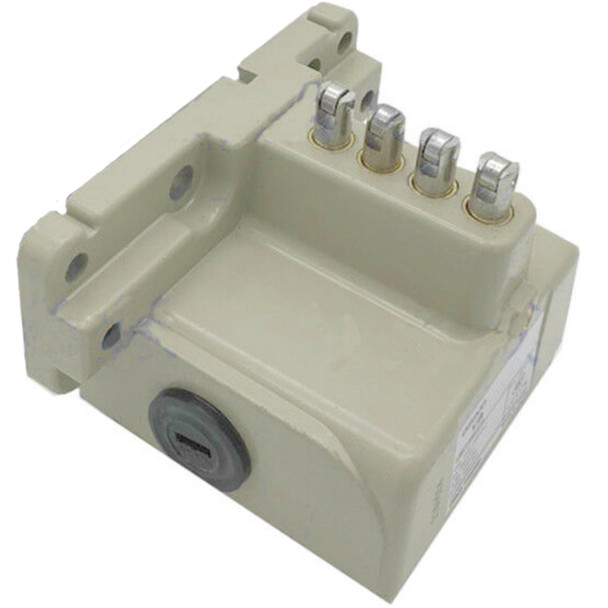 OMRON VB-4241 MULTIPLE LIMIT SWITCH. 4 ROLLER PLUNGERS, WITHOUT FLANGE, 10A, FOUR CONDUIT ENTRY