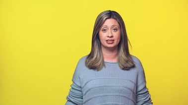 A woman poses in front of a bright yellow backdrop, promoting the importance of choosing a quit date and eliminating triggers at home.