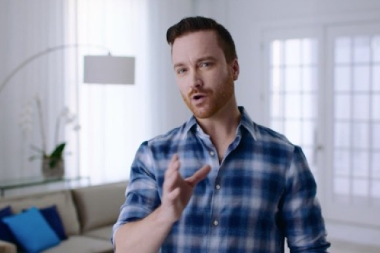 A man dressed in a plaid shirt explaining about the expectation in second week of quit