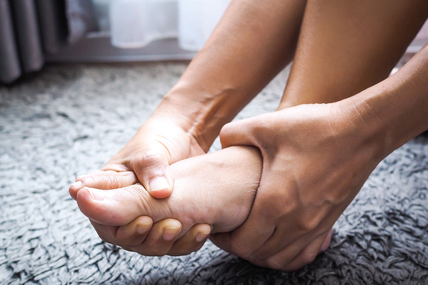 Does Neuropathy Cause Swelling in Feet and Legs?