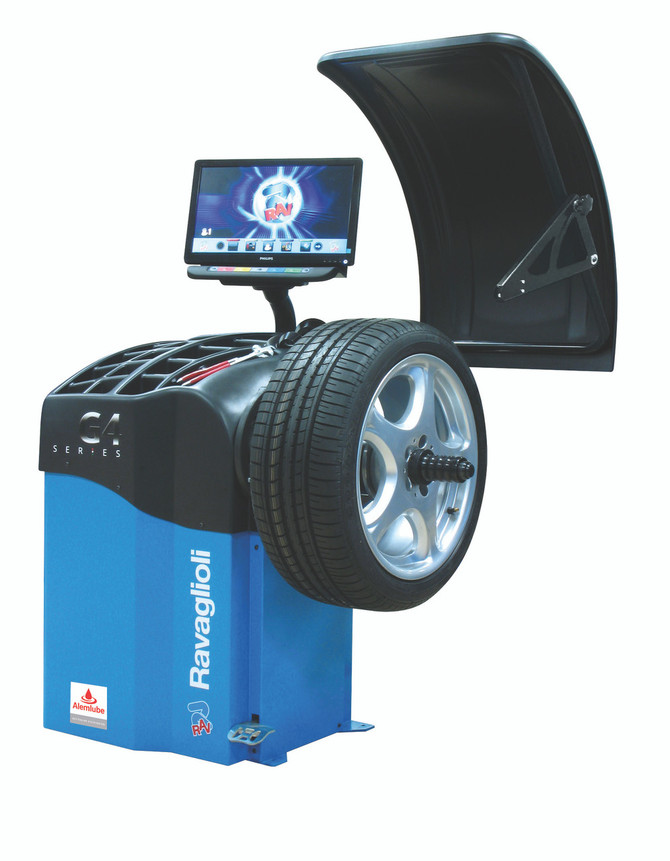G4.140WS Ravaglioli professional wheel balancer with ultrasound width gauge and laser pointer;