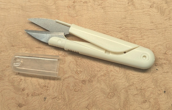 Multipurpose Quick-Clip Thread Snips w/Cover