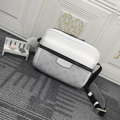 Louis Vuitton Outdoor Messenger – White Monogram