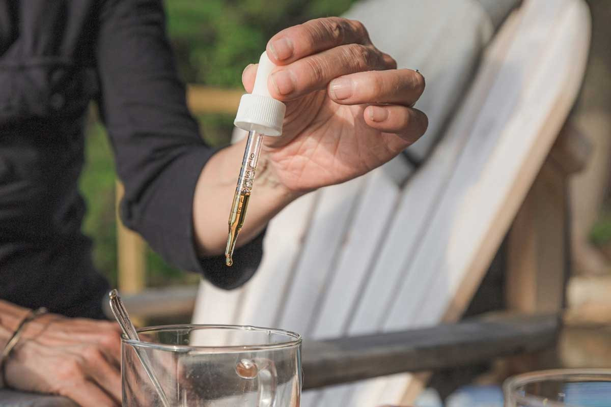 CBD Oil vs Tincture: What's the Difference?