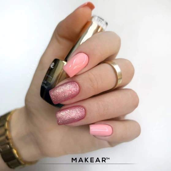Professional manicure featuring Makear 559 Hybrid Gel Polish, showcasing the finished colour on a set of neatly shaped nails.