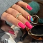 YOSHI Busy Signal 283 coral manicure with colourful accent nail