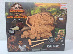 Jurassic World Camp Cretaceous Fossil Dig Kit