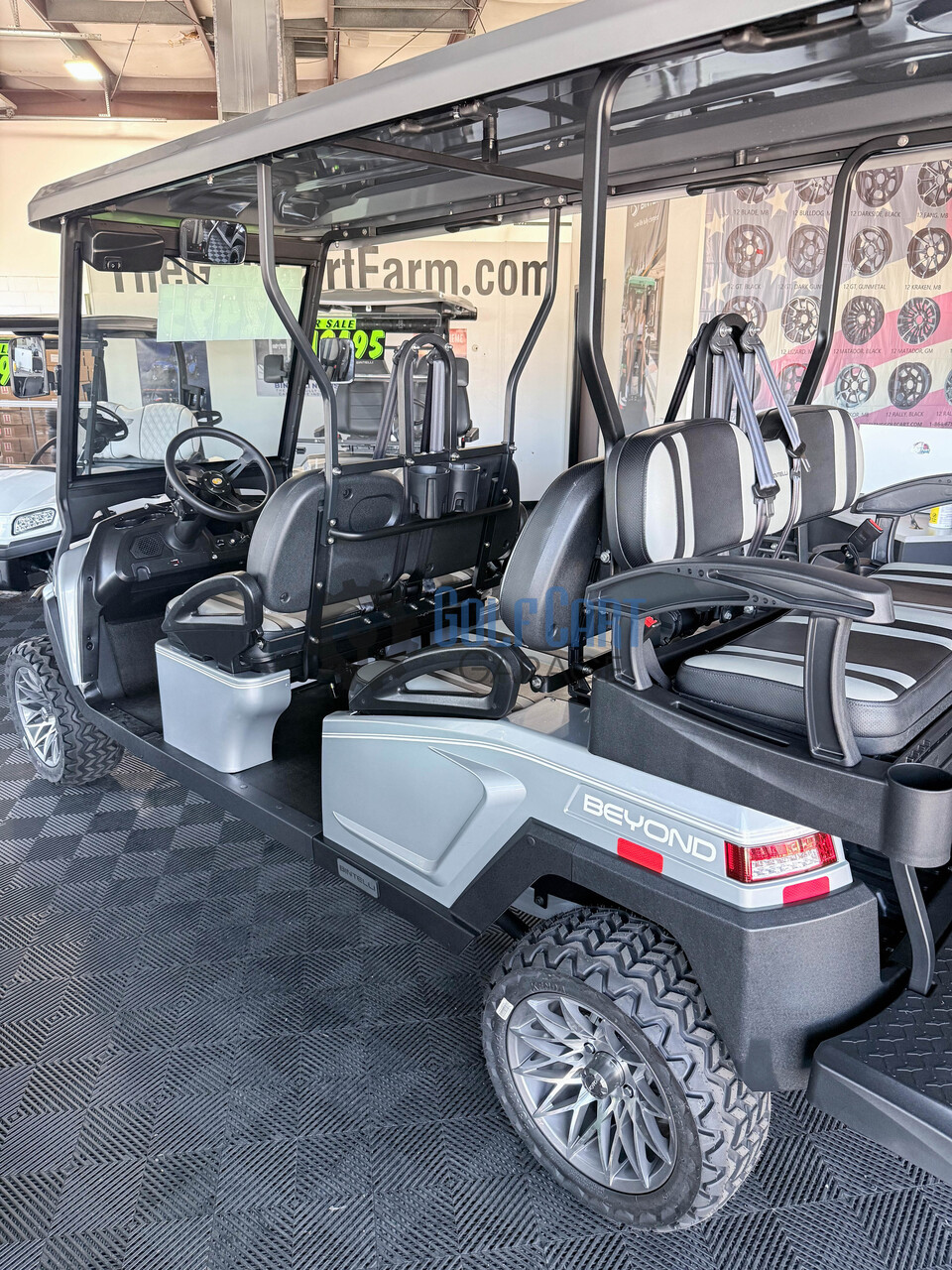 TRiNiDAD THE  2024 リカルド Type2 2024 Bintelli 6PR Lifted- Titanium - Golf Cart Garage