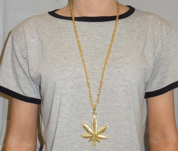 Bling Necklace Cannabis Leaf Gold