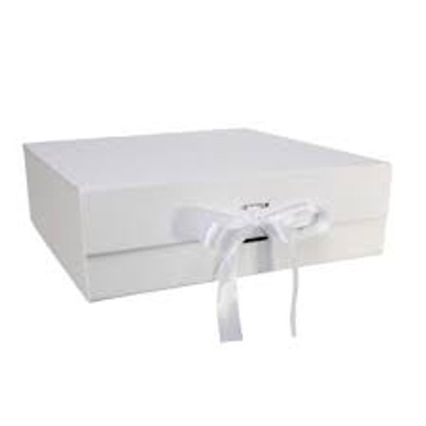 Keepsake Box White with Ribbon 22x22x6.5cm