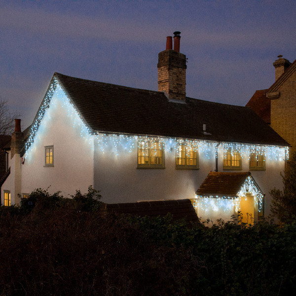 7.5m Whtie and Ice Blue Snowing Icicles with Whie Cable 360 LEDs