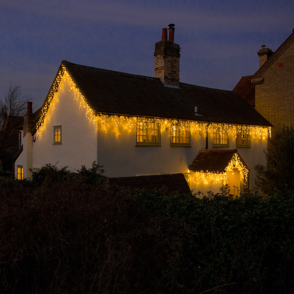720 LED 15m Warm White Icicle Lights with White Cable