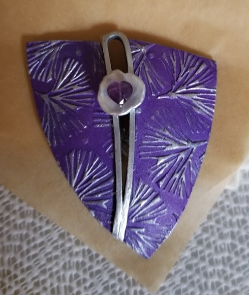 Pendant by Kathy Angell inspired by Helen Breil's "In the Loop" project.