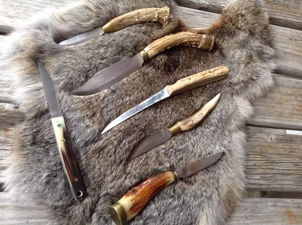Handmade knives on fur